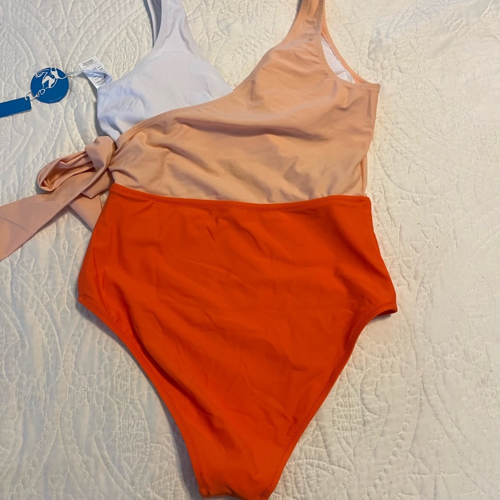 One piece new with tags cupshe swimsuit suit